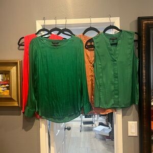 BANANA REPUBLIC size Small Satin top. New without tags. Emerald green